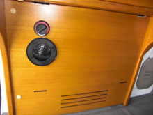 愛知県　Ｋ様　ＦＦヒーター、サイドオーニング、外部電源取付完了しました。