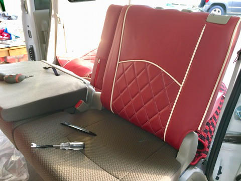 岐阜県海津市 T・Y様 シートカバーの取付中です！