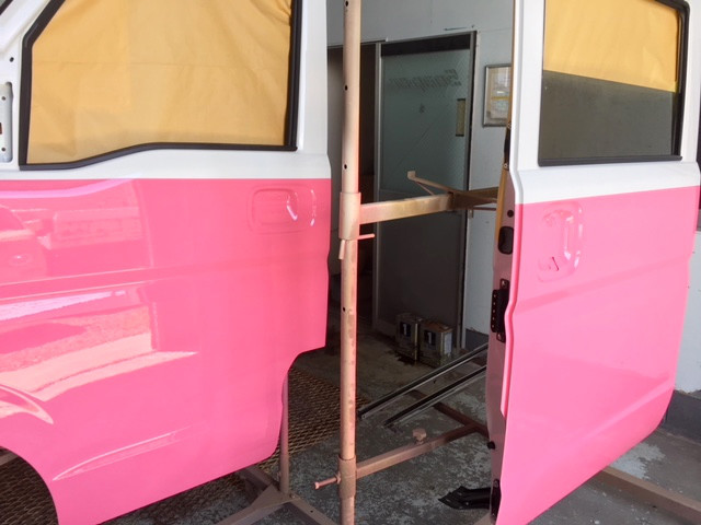 兵庫県宝塚市　Ｍ・Ｒ様　ボディー側のペイントに入りました！