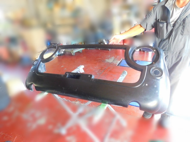 四日市市　Ｋ様　パオのエアロパーツの下処理中です！