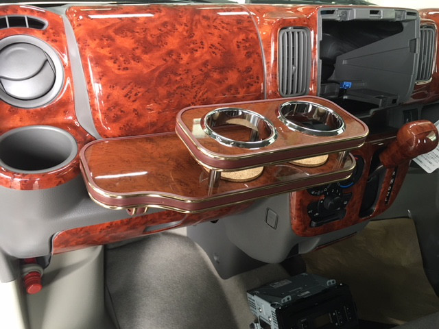 鈴鹿市南若松町　Ｋ・Ｍ様　ウッドパネルの取付中です！