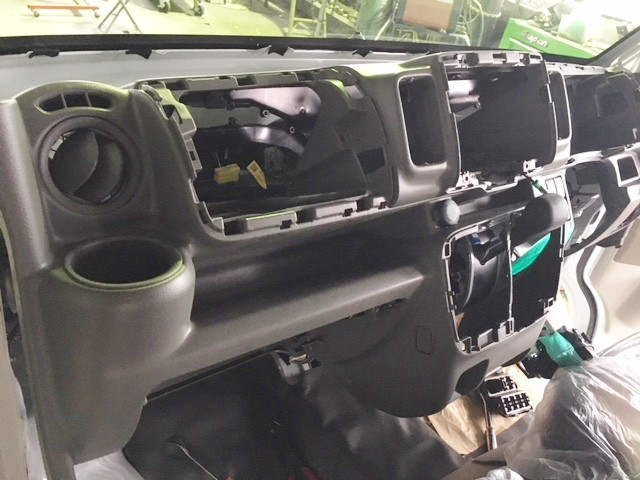 静岡県藤枝市　Ｏ・Ｙ様　タイプ　アーリーの内装バラシ作業中です！