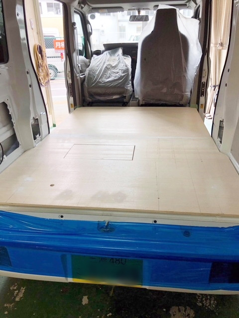 愛知県安城市　Ｓ・Ｈ様　移動販売車の床面が完成です！