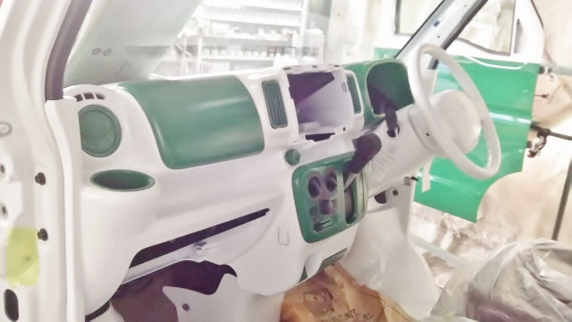 岐阜県各務原市 M・T様 アーリー内装&外装ペイント中です!