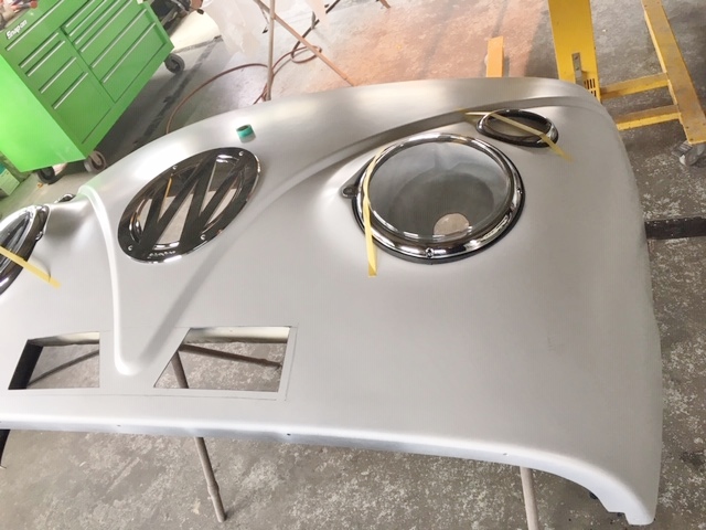 神奈川県　中自動車様　ボンゴ（アーリー）ボディーペイントが完了ました！