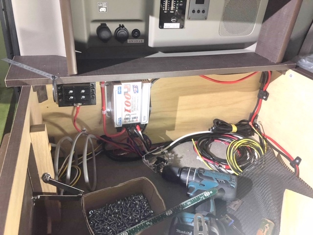 広島県福山市　Ｓ・Ｍ様　Comfy-Ⅲのオーディオ&サブバッテリーシステム取付中です！