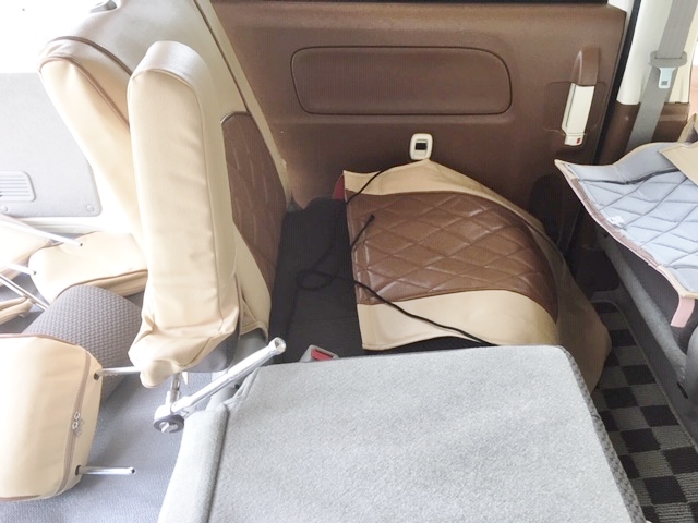 岐阜県郡上市 H・T様 シートカバー&オーディオの取付中です!