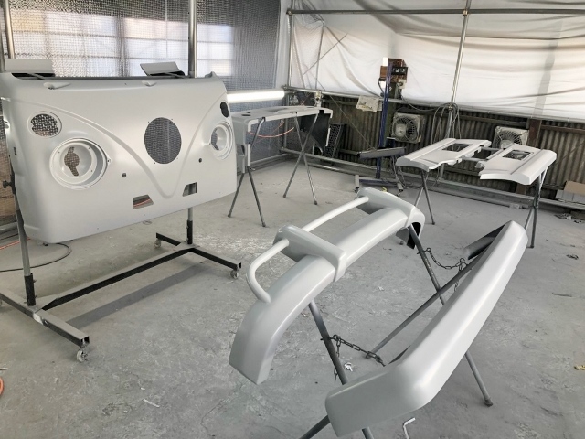 在庫車　アーリートラックのサフェーサーペイントが完了しました！