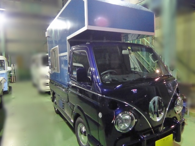 在庫車　アーリートラックにトラベルハウス取付完了！