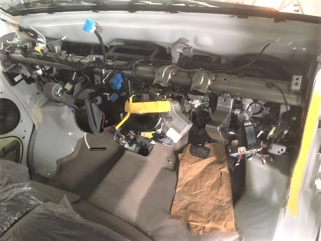 鈴鹿市　Ｍ・Ｎ様　タイプ　アーリーの内装バラシ&下処理中です！