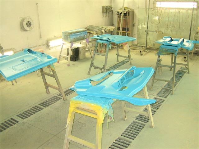 在庫車　タイプ　シェビーの内装ペイント中です！