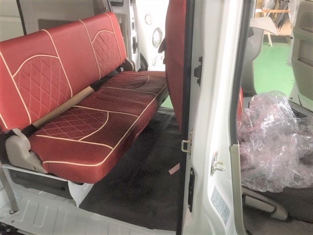 亀山市　Ｋ・Ｋ様　アーリーのシートカバー取付中です！