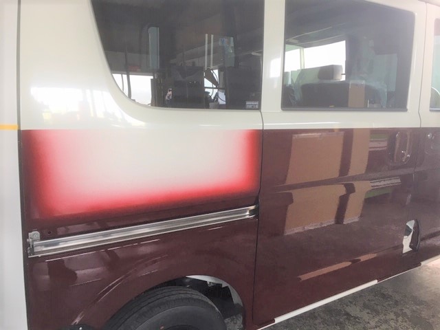 在庫車　フレンチバス　ボディペイントに入りました！