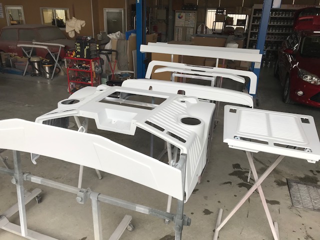 熊本県　Ｈ・Ｋ様　フレンチバスのサフェーサーペイントが完了しました！