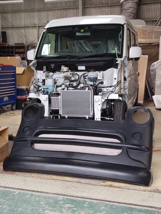 在庫車　タイプ　シェビーのバラシ作業中です！