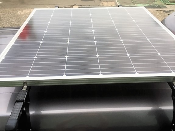 三重県松坂市　Ｏ様　バモスへソーラーパネルの取付が完了しました！