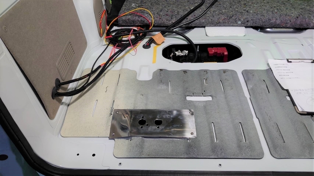 四日市市　Ｎ・Ｓ様　Ｃｏｍｆｙ-Ⅲ制作のエブリイに配線加工中です！