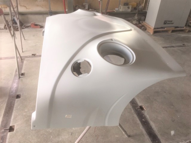 滋賀県大津市　Ｓ・Ｍ様　エアロパーツの下処理＆サフェーサーペイント中です！