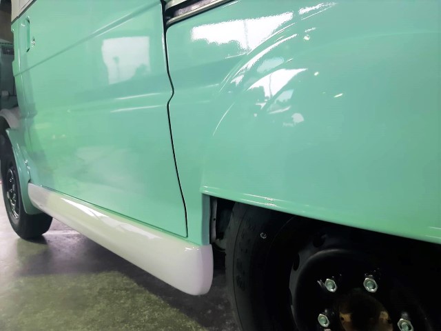 四日市市　ランド＆ホームズ(株)様　（ボンゴ）アーリーのペイント完了です！