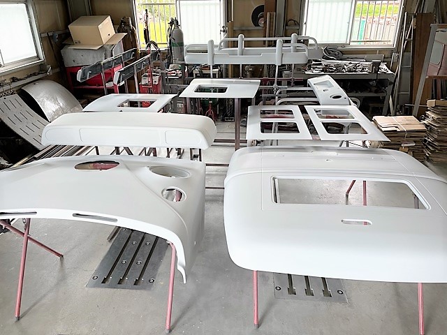 静岡県袋井市　パン工房さと様　エアロパーツのサフェーサーペイントが完了しました！