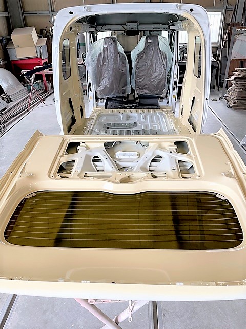 静岡県袋井市　パン工房さと様　ボディ本体のペイント中です！