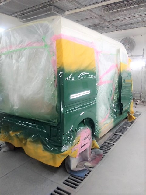 鈴鹿市長沢町　伊勢抹茶様　ボディ側の2色目のペイントが完了しました！