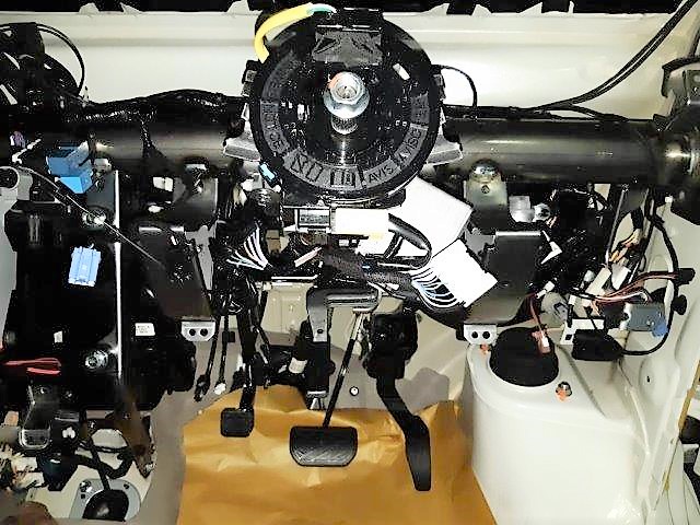 岐阜県本巣郡　Ａ・Ｍ様　エブリイの内装バラシ作業中です！