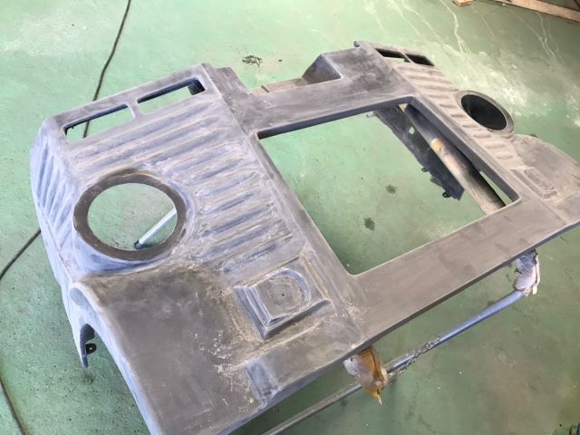 津市芸濃町　Ｍ・Ｓ様　エブリイ（フレンチ）のサフェーサーペイント中です！