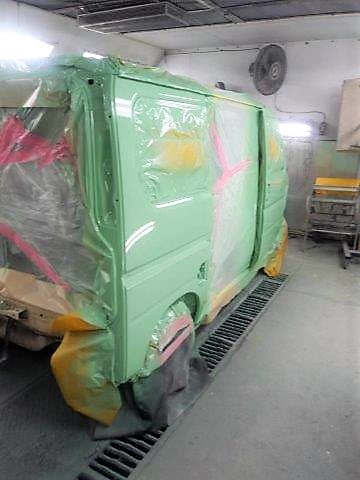 津市　Ｍ・Ｅ様　フレンチバスの外装ペイント中です！