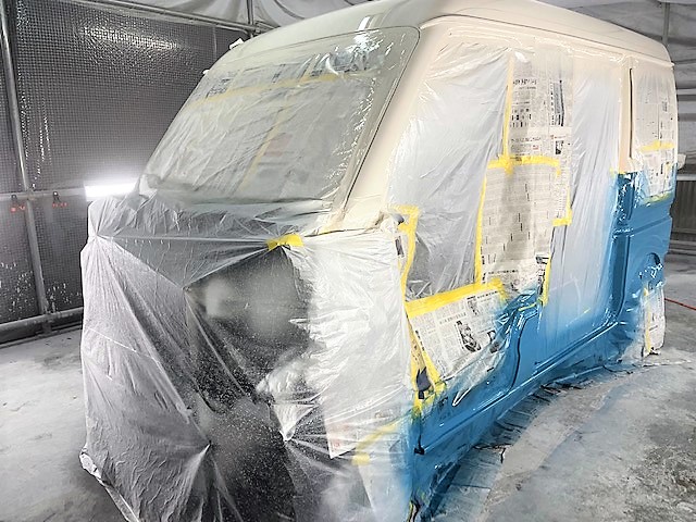 松阪市　出張カギ屋さん　鍵子様　ボデイ側のペイントに入りました！