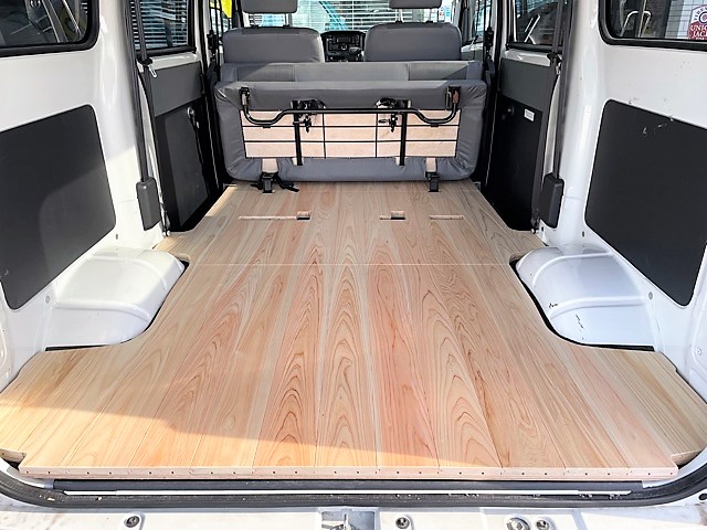 愛知県半田市　Ｈ・H様　タウンエースのウッドフロアが完成しました！