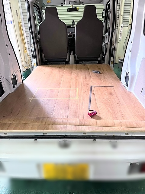 鳥取県米子市　鬼将軍様　移動販売車のフロアが完成しました！