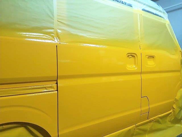 富山県富山市 M・Ｒ様　フレンチバスのボディー側のペイントに入りました！