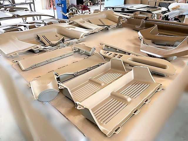 滋賀県大津市　Ｋ・Ｔ様　タイプ　フレンチの内装パーツのペイント中です！