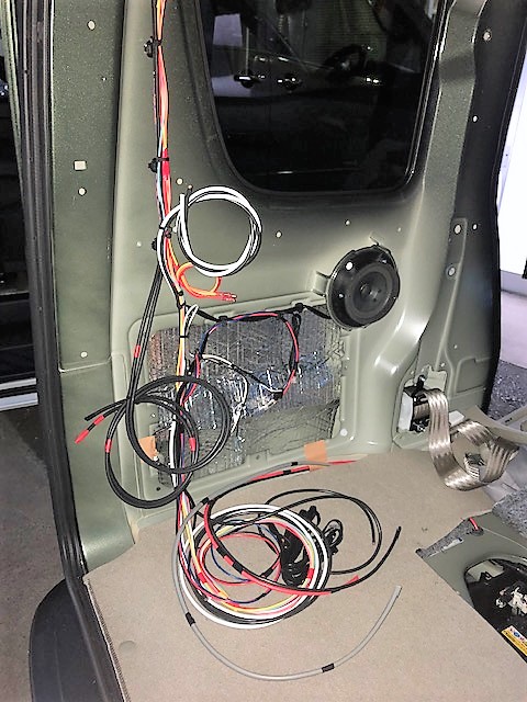 愛知県知多郡　Ｙ・Ｎ様　Comfy-Ⅲ制作のエブリイのオーディオ＆配線関係の処理中です！