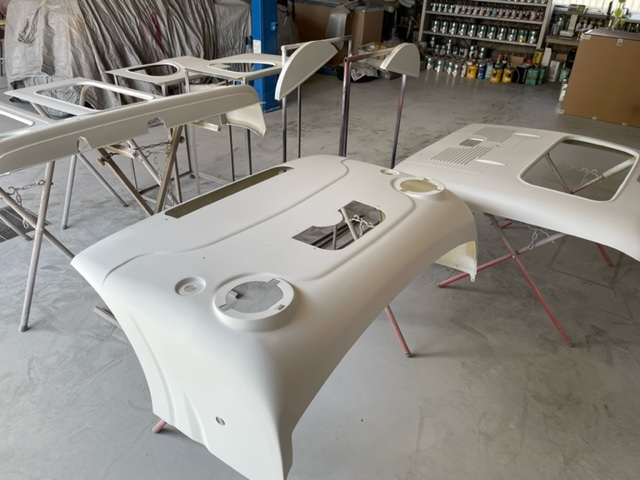 在庫車　新作ＰＬＡＴムルティ660のエアロパーツのサフェーサーペイント完了！