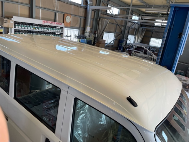 在庫車　新作ＰＬＡＴムルティ660のルーフのペイントが完了しました！