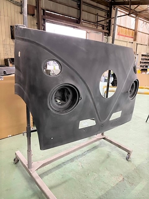 津市　Ｉ・Ｍ　様　アーリーのエアロパーツの下処に入りました。！