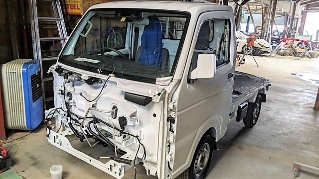 静岡県浜松市　(株)恵電様　フレンチトラック移動販売車のバラシ作業中です！