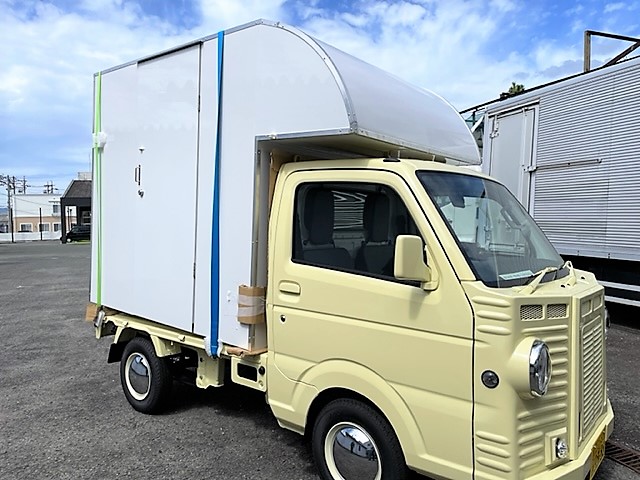 四日市市　Ａ・Ｃ様　フレンチトラック移動販売車のボックスのペイント準備に入ります！