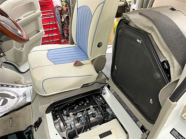 四日市市　Ｓ様　フレンチの製作エブリイのシートカバーの取付中です！