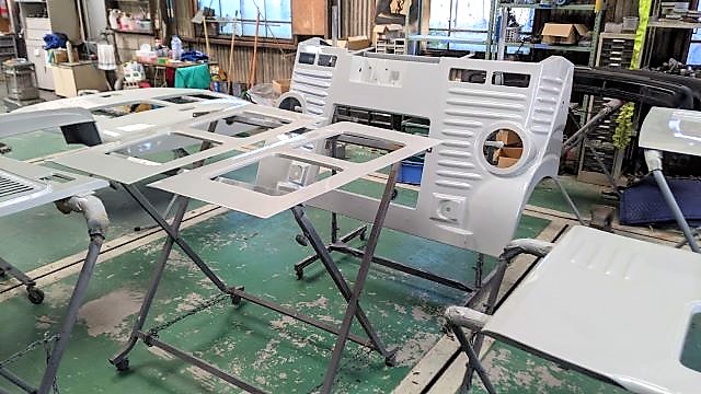 四日市市　Ｓ様　フレンチのサフェーサーペイントが完了しました！