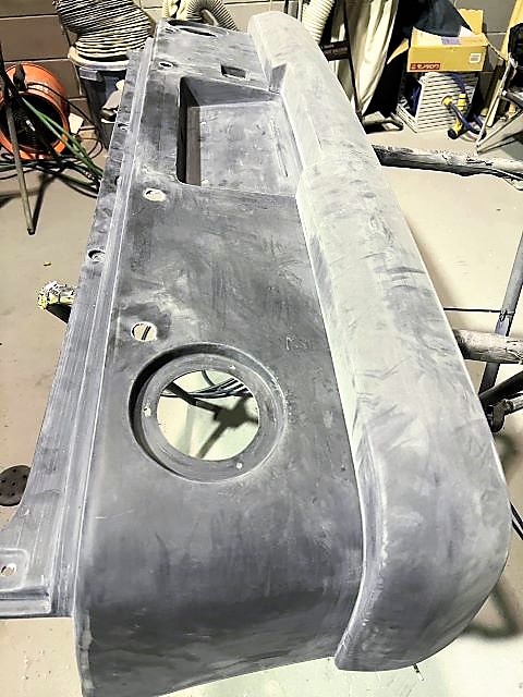 滋賀県大津市　Ｎ・Ｊ様　アーリー&Comfy-Ⅱ製作のエアロパーツの下処理に入りました！