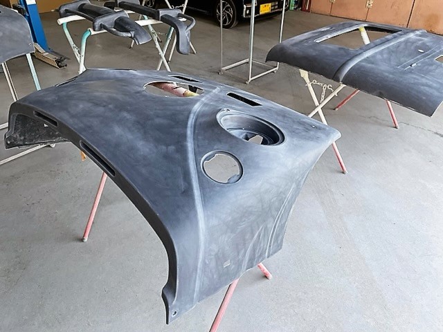 滋賀県東近江市　Ｍ・Ｙ様　アーリーのエアロパーツの下処理中です！