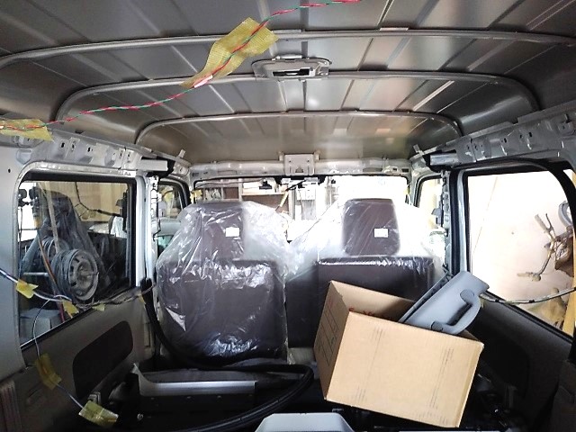 大阪府藤井寺市　Ｔ・Ｍ様　アーリーの内装バラシ作業中です！