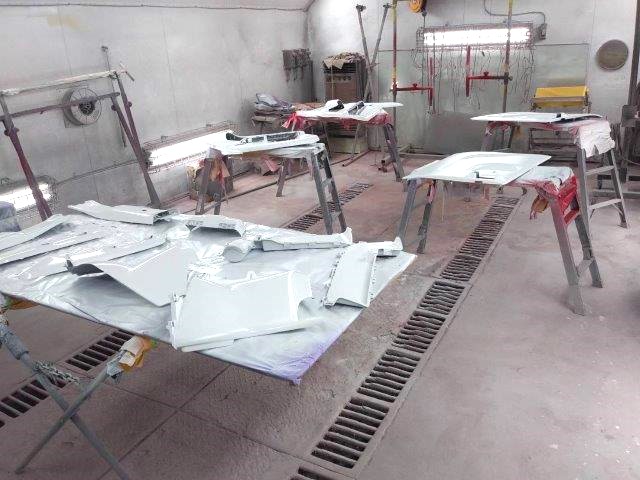 松阪市 M・C様 フレンチバスの内装パーツの一色目のペイント中です!