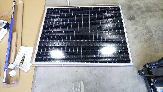 岐阜県大垣市 K様 セレナにソーラーパネルの取付に入りました!