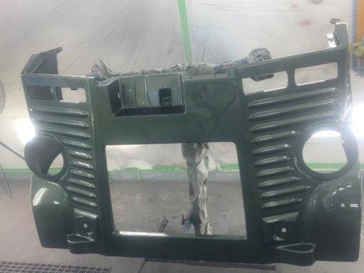 愛知県一宮市　Ｔ・Ｍ様　フレンチバスのエアロパーツのペイント中です！