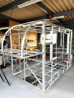 (株)ｔｒｉｄｅ様　タウンエーストラック移動販売車のフレームが完成近くです！