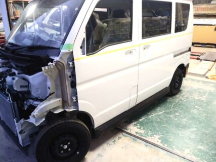 鈴鹿市　Ｋ・Ｓ様　アーリーのボティ側のペイント前の準備中です！